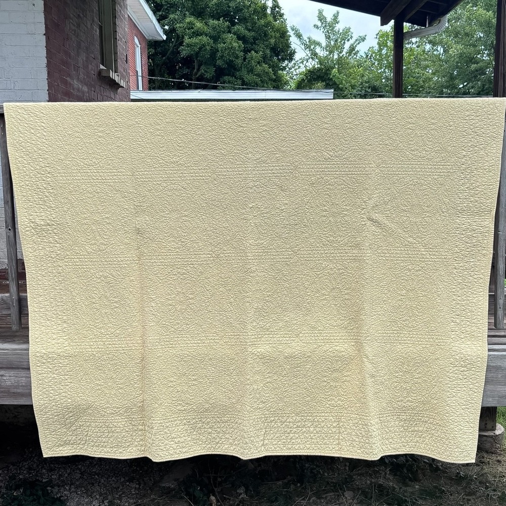 Home Classics 100% Cotton Cottage Medallion Quilt Full/Queen Butter Yellow